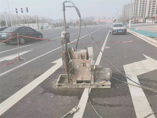 永登公路路面下沉沉降开裂注浆加固施工